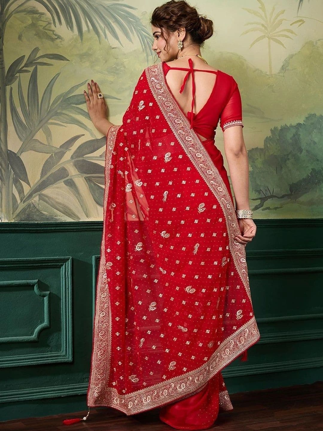 Leelavati Ethnic Motifs Embroidered Pure Chiffon Saree thumbnail 3