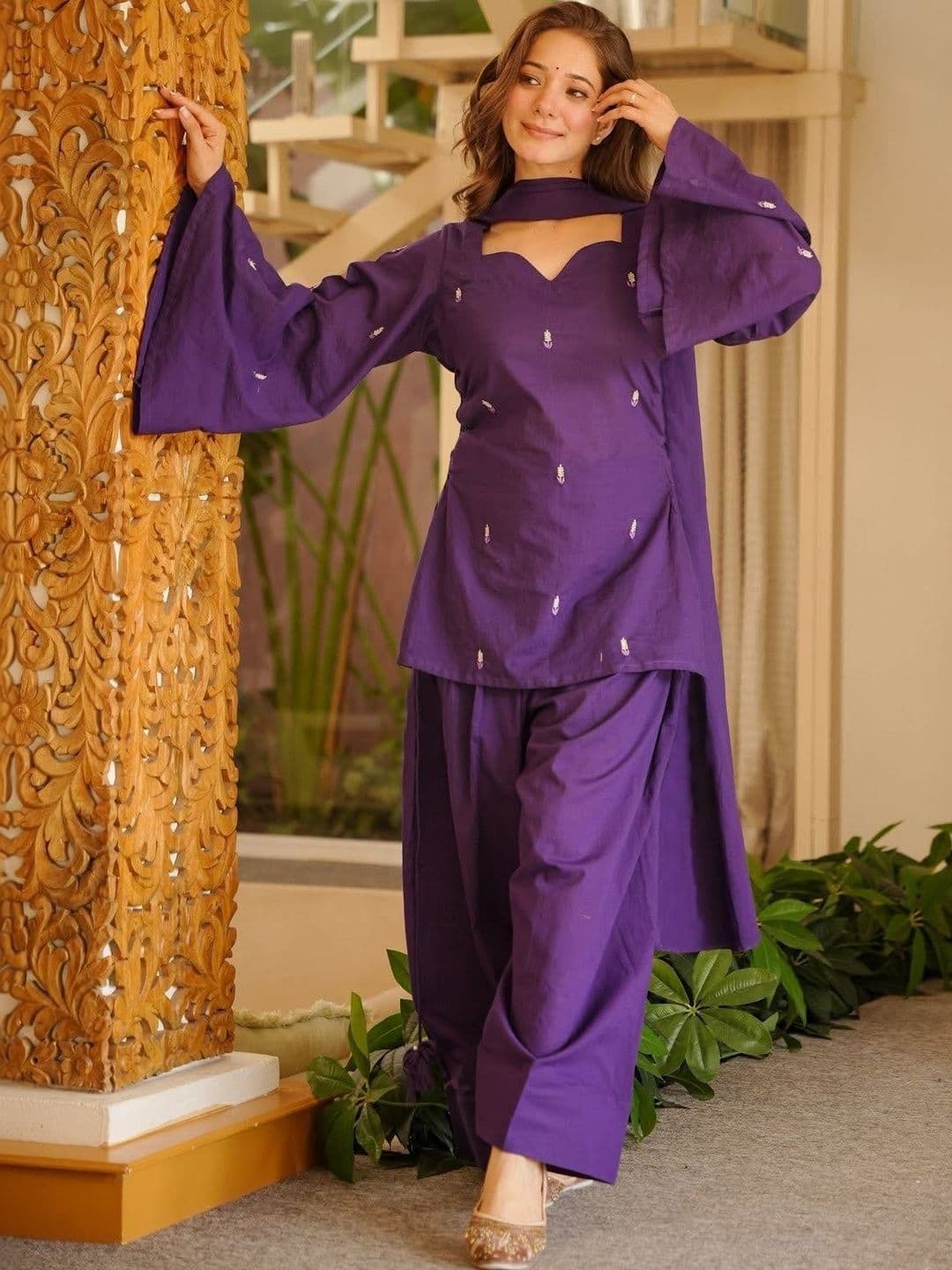 GoSriKi Women Ethnic Motifs Embroidered Regular Thread Work Kurti with Patiala & With Dupatta thumbnail 4
