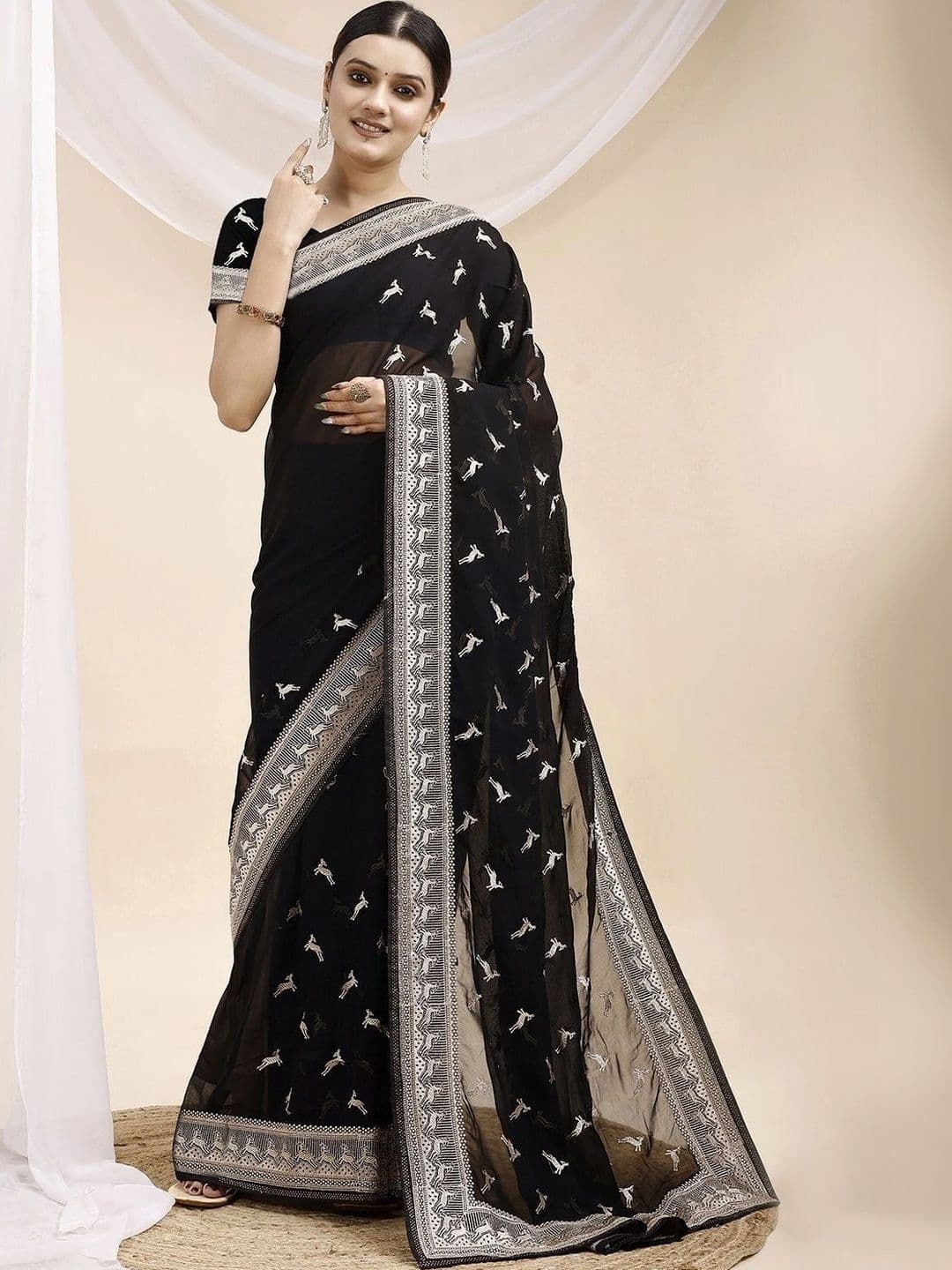Leelavati Ethnic Motifs Embroidered Pure Georgette Saree thumbnail 6