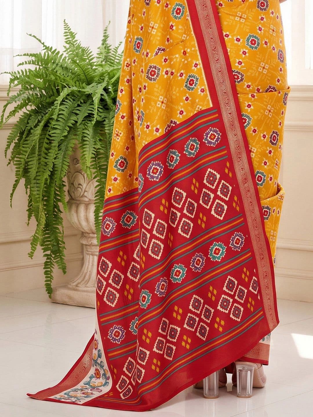 Anouk Ethnic Motifs Silk Blend Designer Patola Saree thumbnail 5