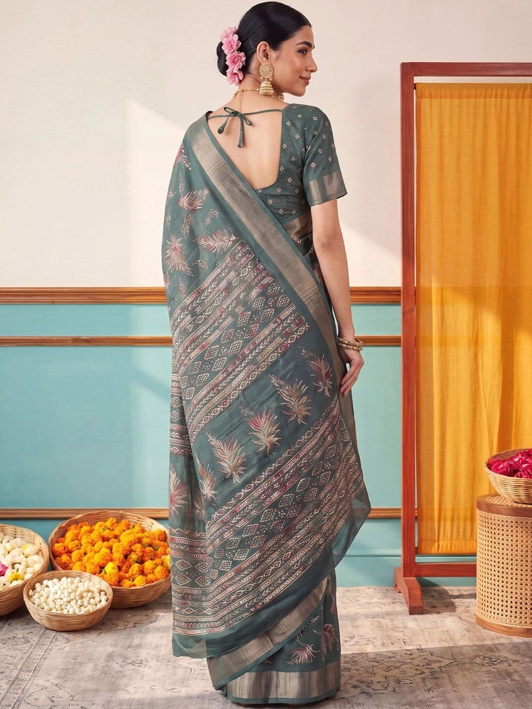 Anouk Floral Zari Silk Blend Designer Saree thumbnail 2
