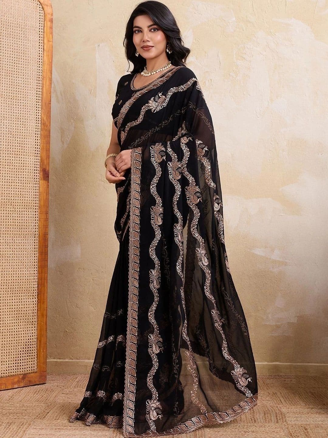 Leelavati Woven Design Embroidered Pure Chiffon Saree thumbnail 6