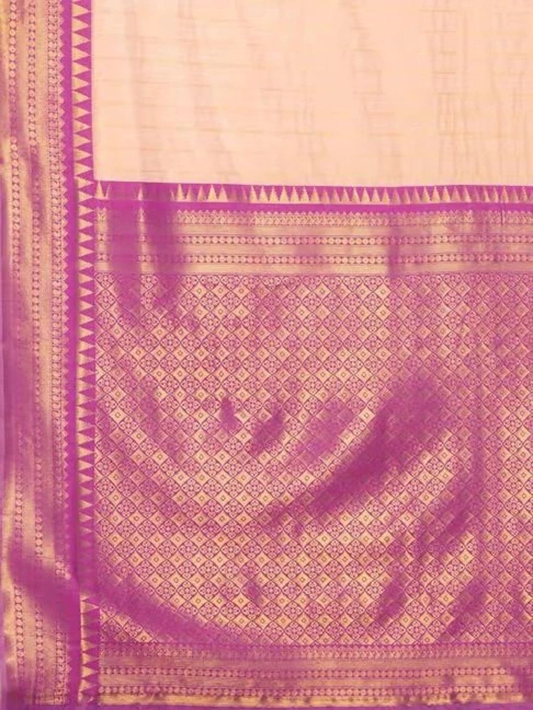 ZELLURE Striped Zari Art Silk Kanjeevaram Saree thumbnail 3