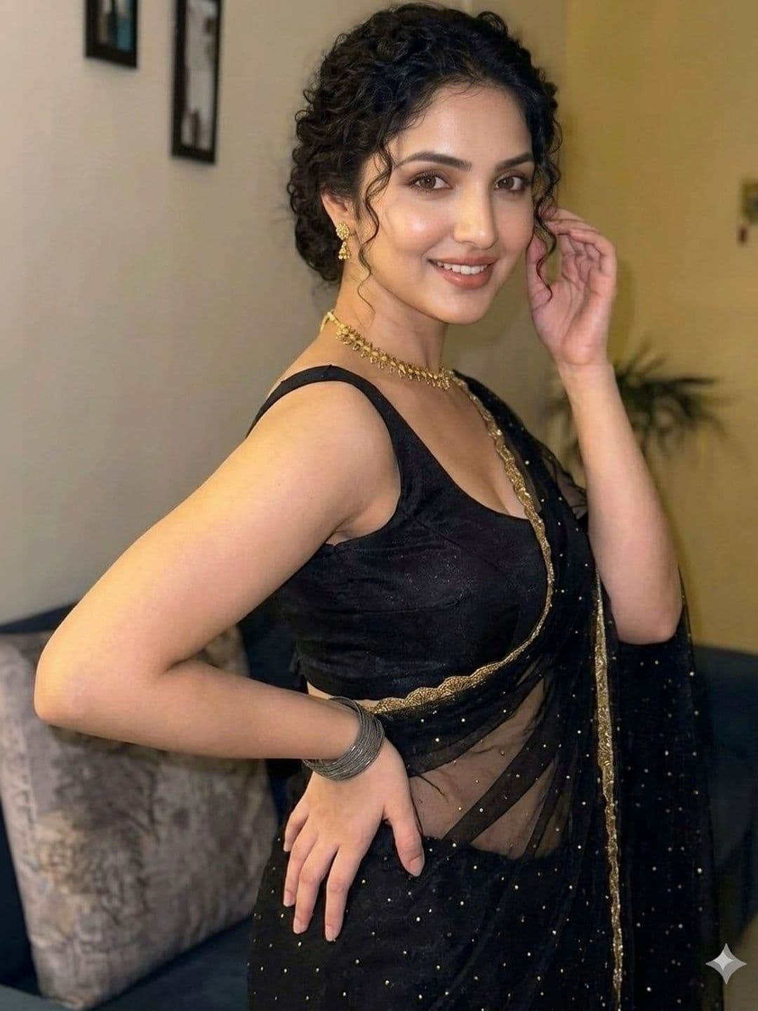 Akshmi Creation Embroidered Supernet Saree thumbnail 2