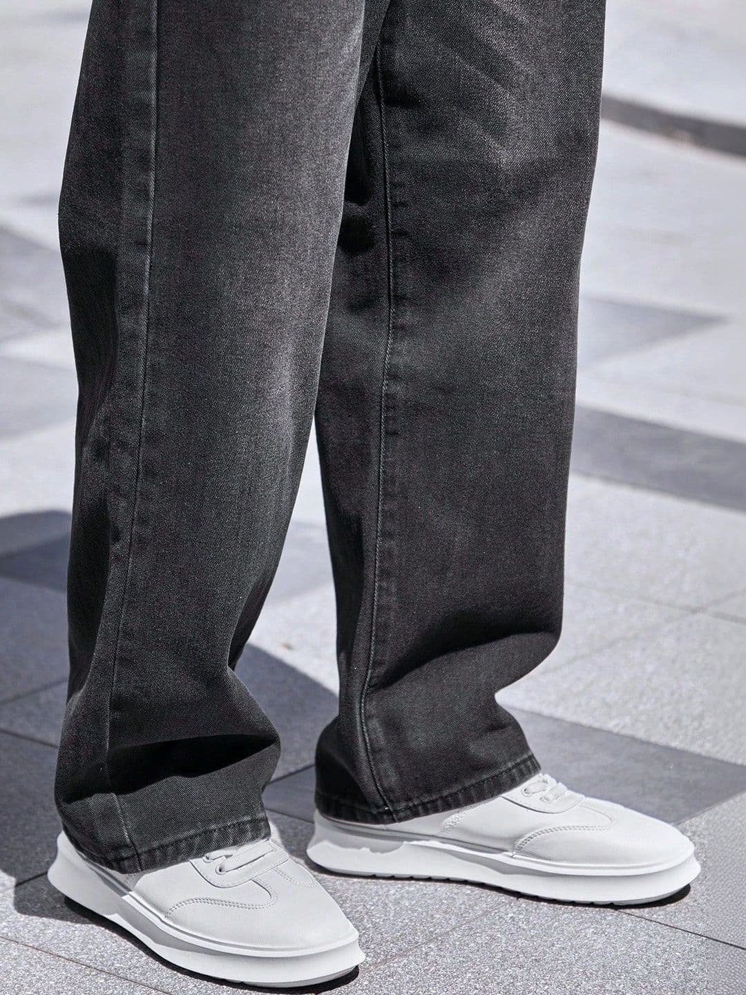 PINKLIT Men Straight Fit Mid-Rise Low Distress Light Fade Jeans thumbnail 5