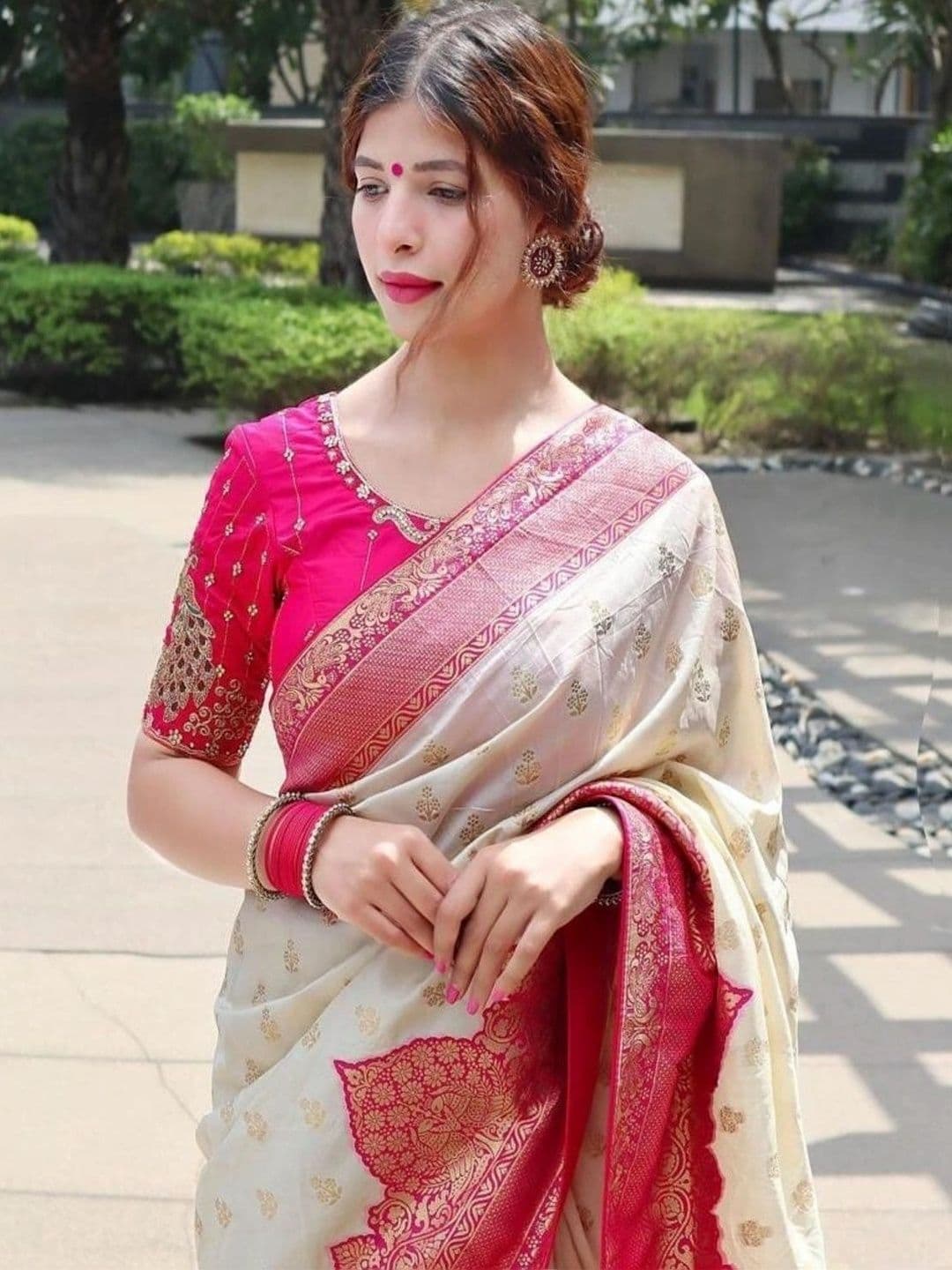 all about you Woven Design Zari Silk Blend Heavy Work Kanjeevaram Saree thumbnail 3