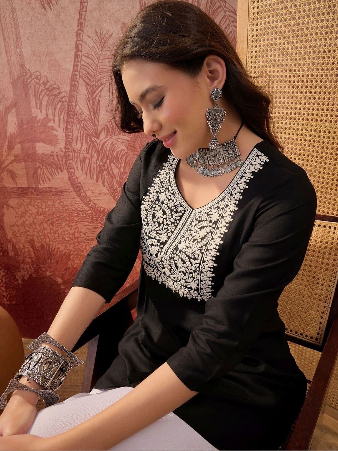 Sangria Ethnic Motifs Embroidered V-Neck Thread Work Thread Work Empire Kurti thumbnail 5