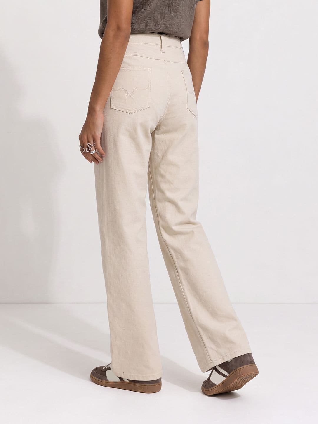 The Roadster Life Co. Women Straight Fit Stretchable Jeans thumbnail 2