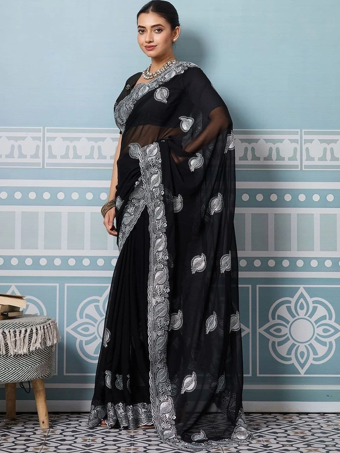 Leelavati Paisley Embroidered Pure Georgette Saree thumbnail 6