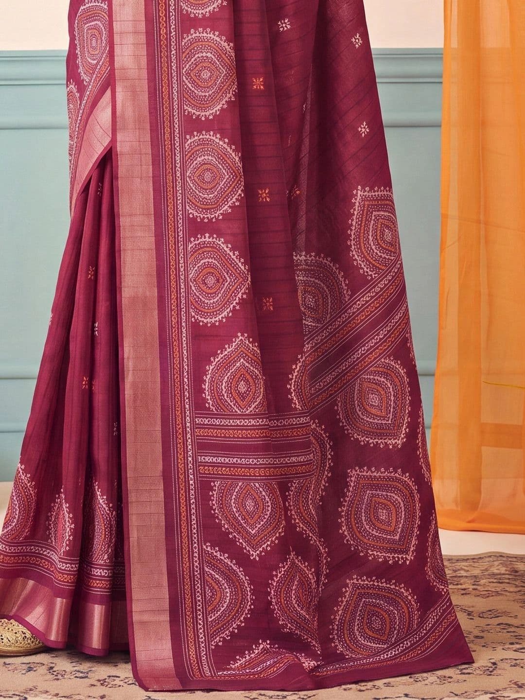 Anouk Ethnic Motifs Zari Silk Blend Designer Block Print Saree thumbnail 4