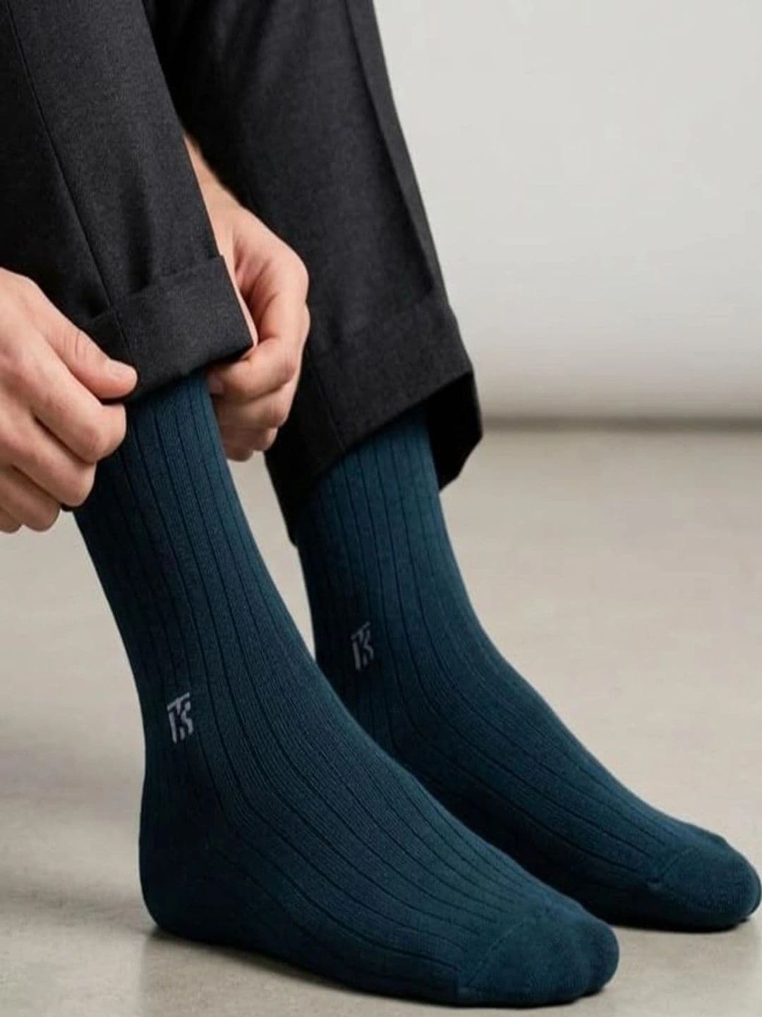 Kikitoes Men Pack of 2 Assorted Striped Calf Length Socks thumbnail 2