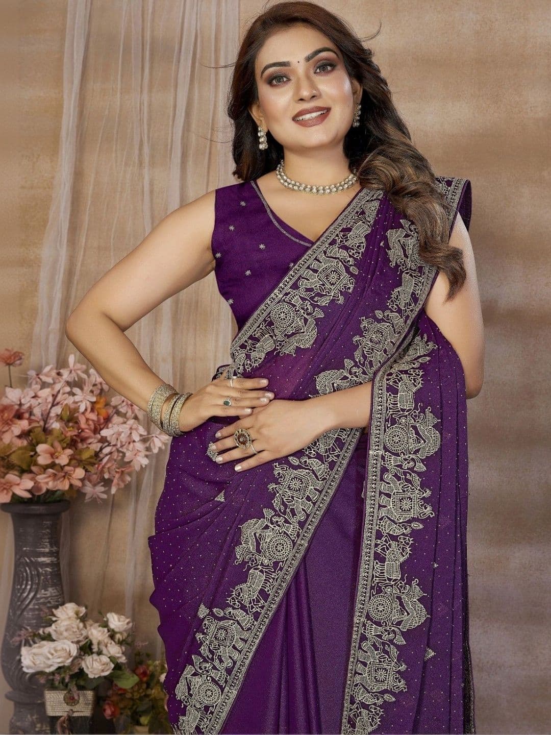 Leelavati Ethnic Motifs Embroidered Pure Georgette Saree thumbnail 7