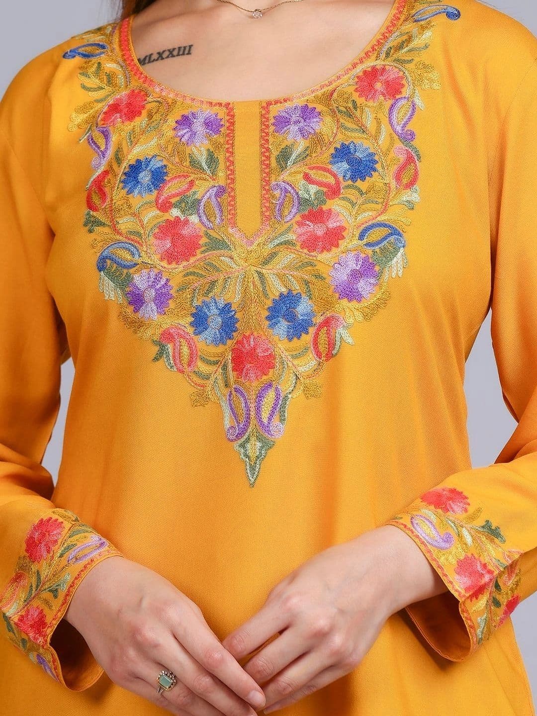 Anouk Women Floral Embroidered Thread Work Kurta thumbnail 4