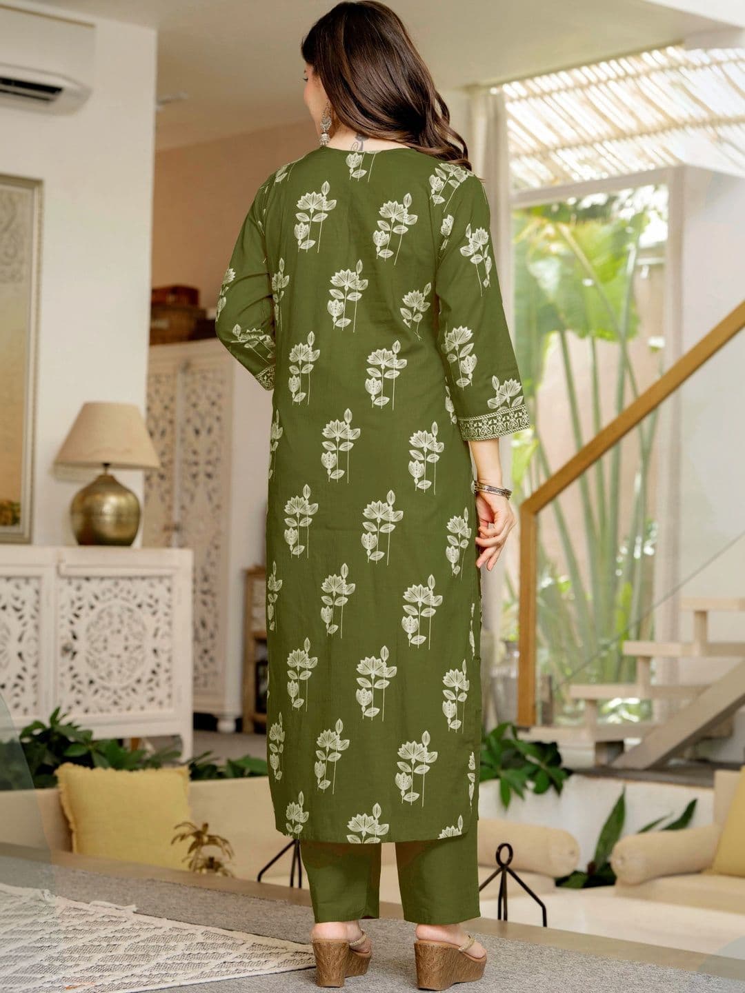 PARTHVI Women Floral Printed Regular Pure Cotton Kurta with Trousers & With Dupatta thumbnail 3