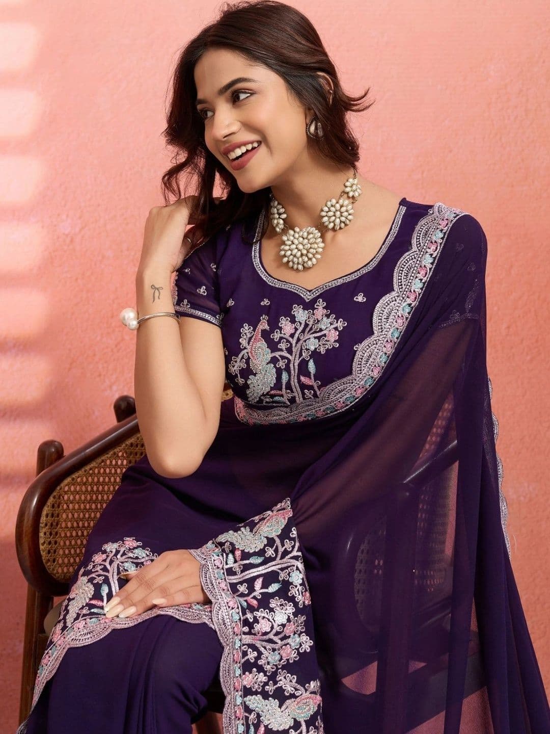 Leelavati Floral Embroidered Pure Chiffon Saree thumbnail 3