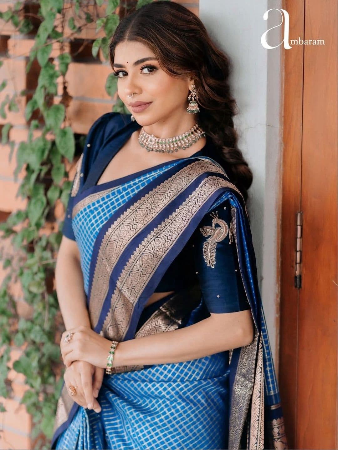 ZELLURE Woven Design Zari Art Silk Kanjeevaram Saree thumbnail 3