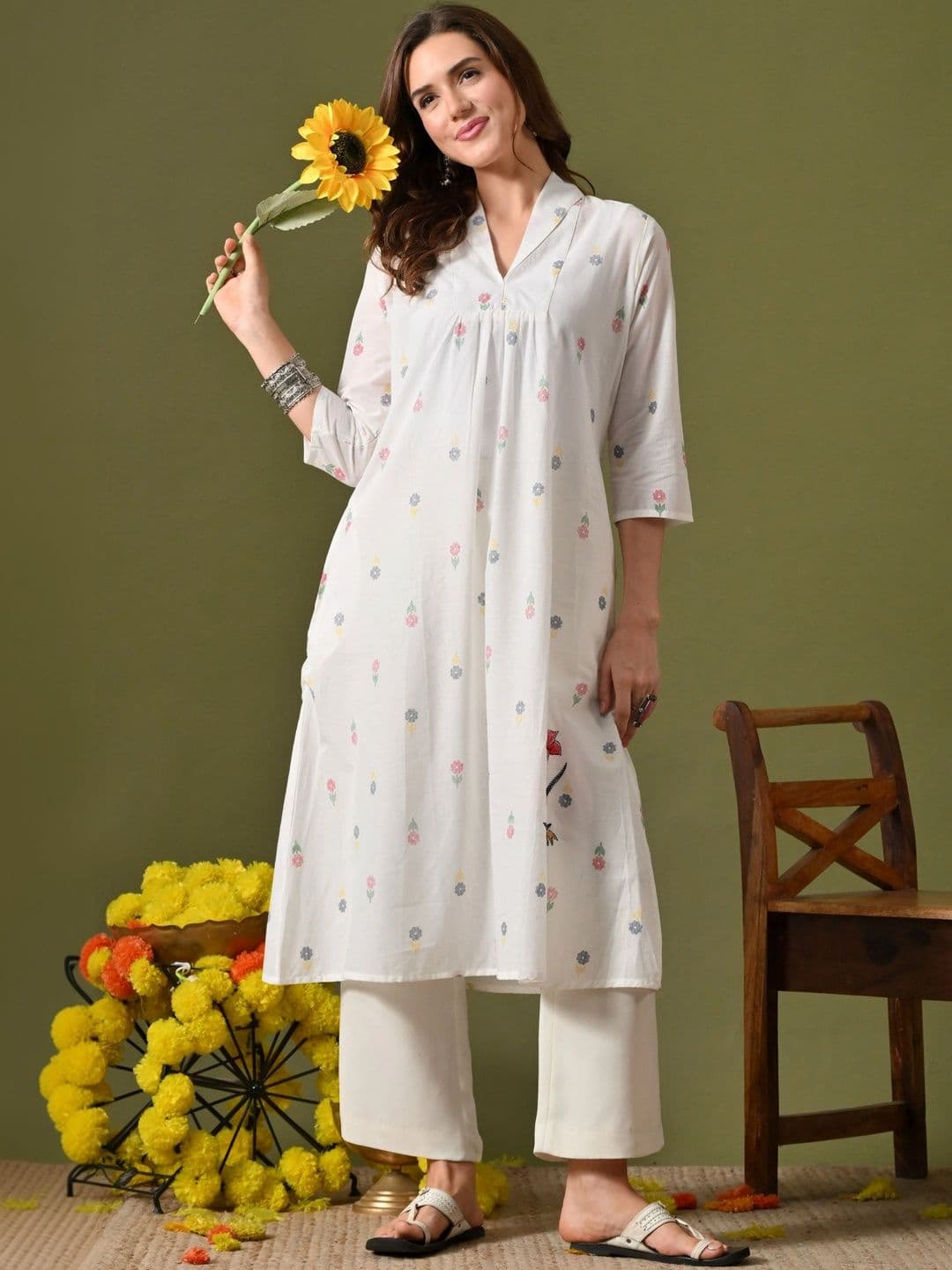 Anouk Rustic Women Floral Embroidered Thread Work Floral Kurta thumbnail 3