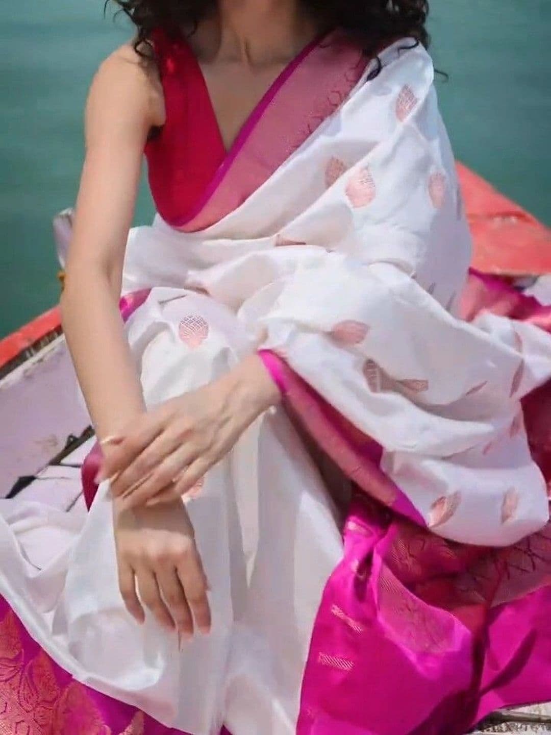 ZELLURE Woven Design Zari Art Silk Kanjeevaram Saree thumbnail 4