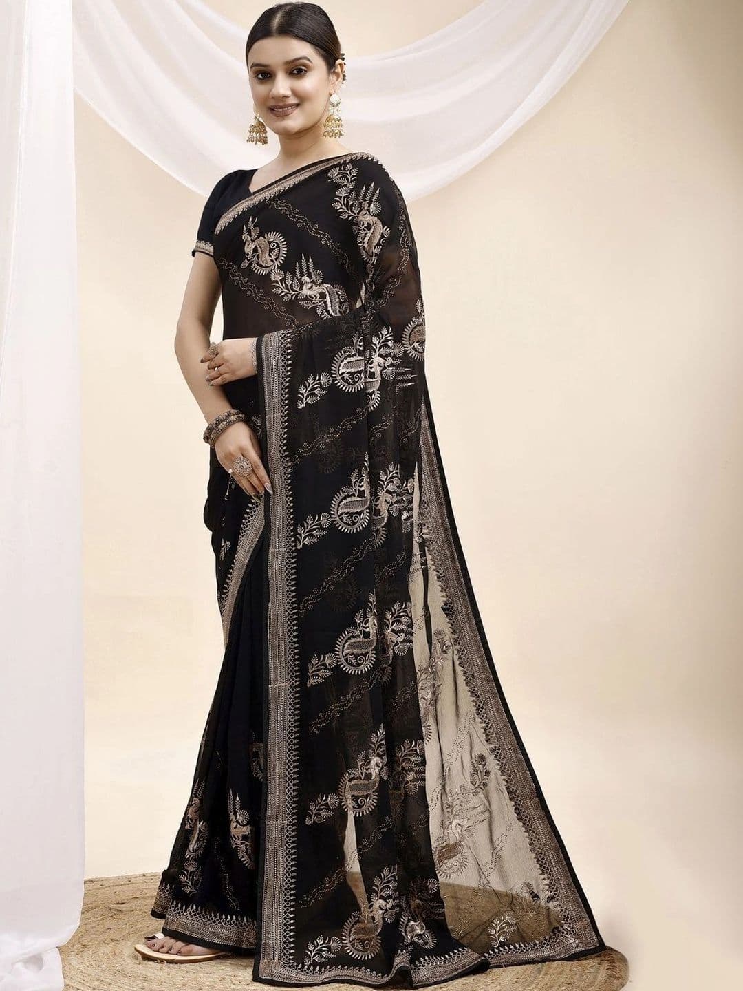Leelavati Ethnic Motifs Embroidered Pure Georgette Saree - view 1