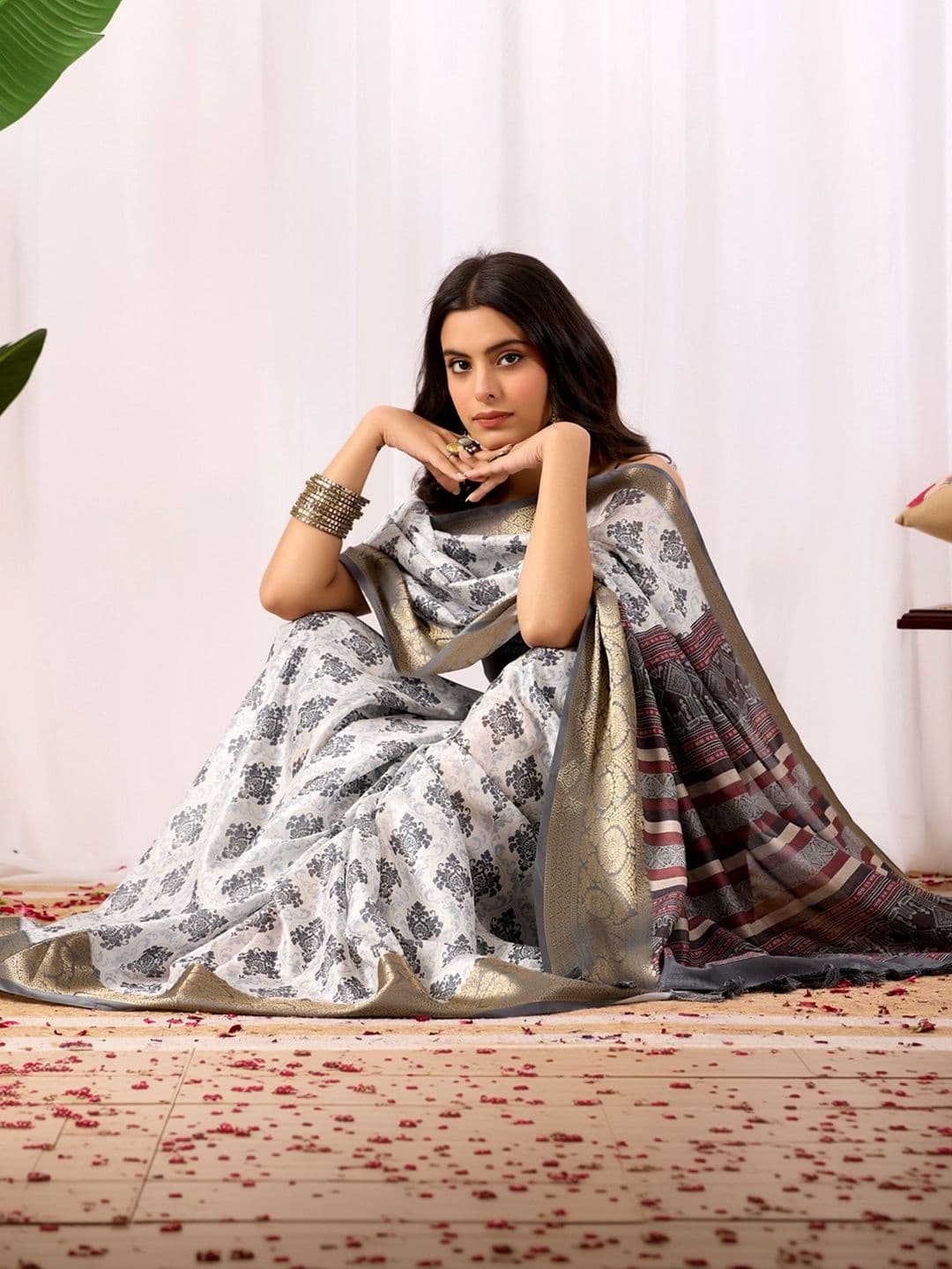 LeeliPeeri Designer Ethnic Motifs Zari Silk Blend Designer Saree thumbnail 2