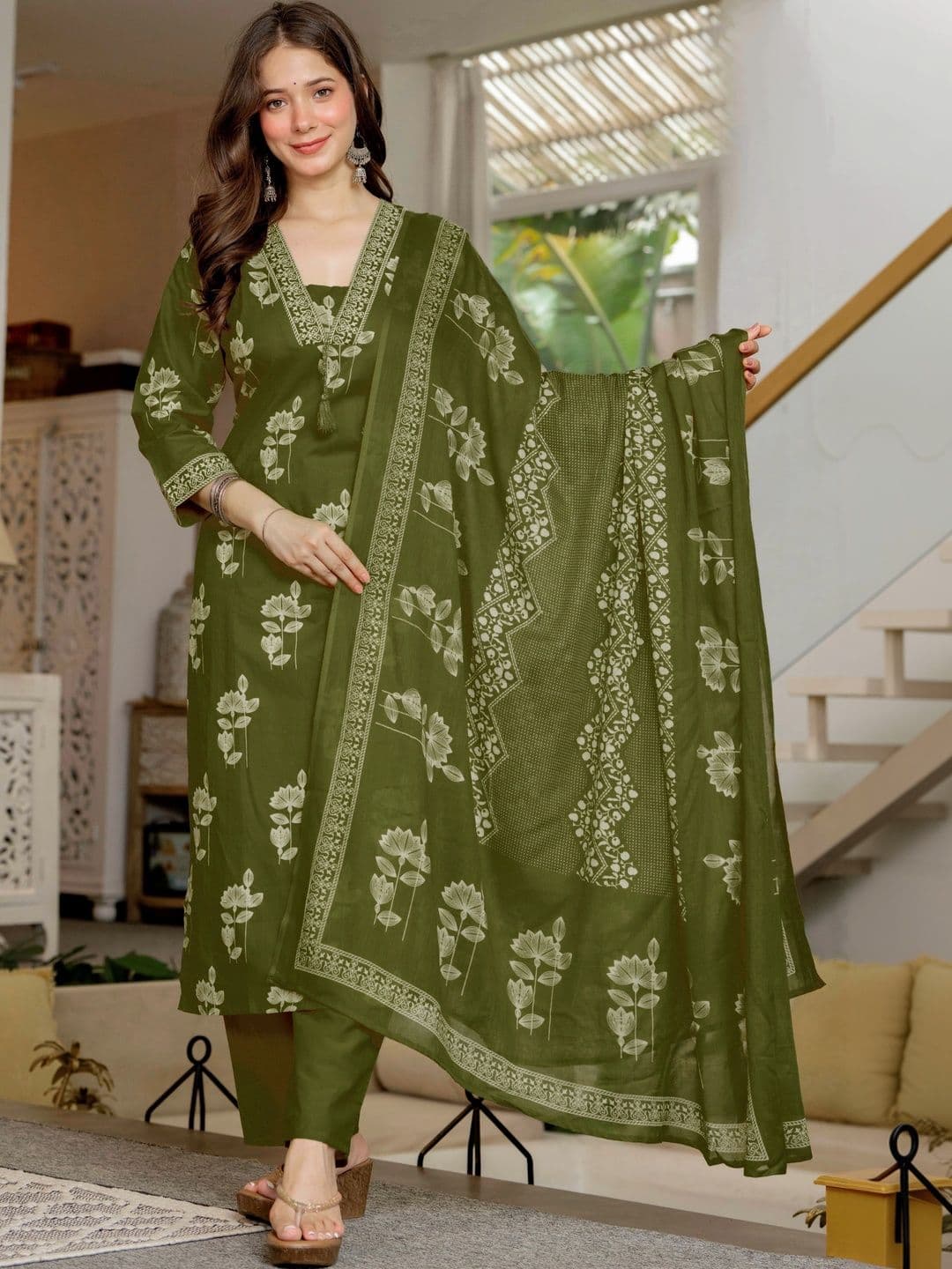 PARTHVI Women Floral Printed Regular Pure Cotton Kurta with Trousers & With Dupatta thumbnail 6