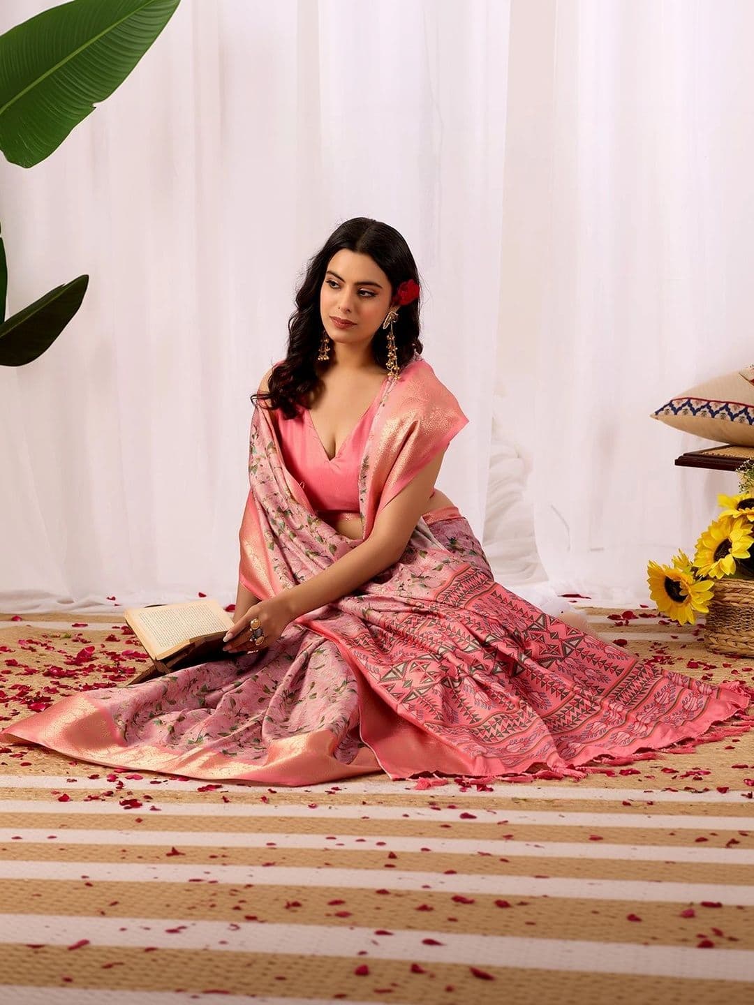 LeeliPeeri Designer Floral Zari Silk Blend Designer Saree thumbnail 6