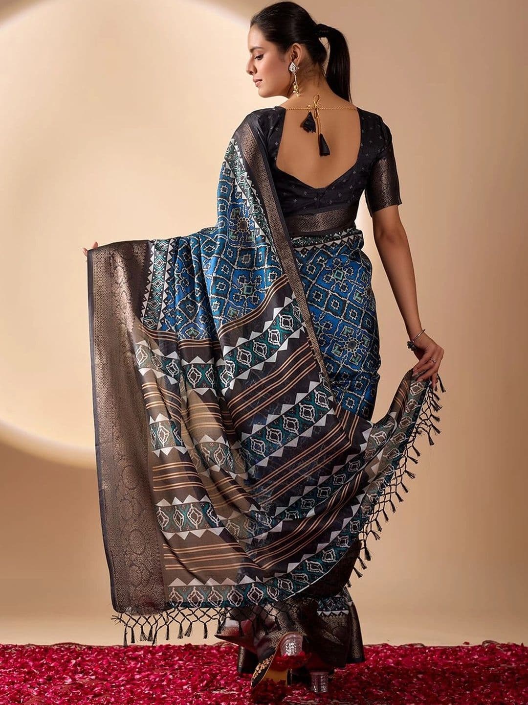 LeeliPeeri Designer Zari Silk Blend Designer Saree thumbnail 4