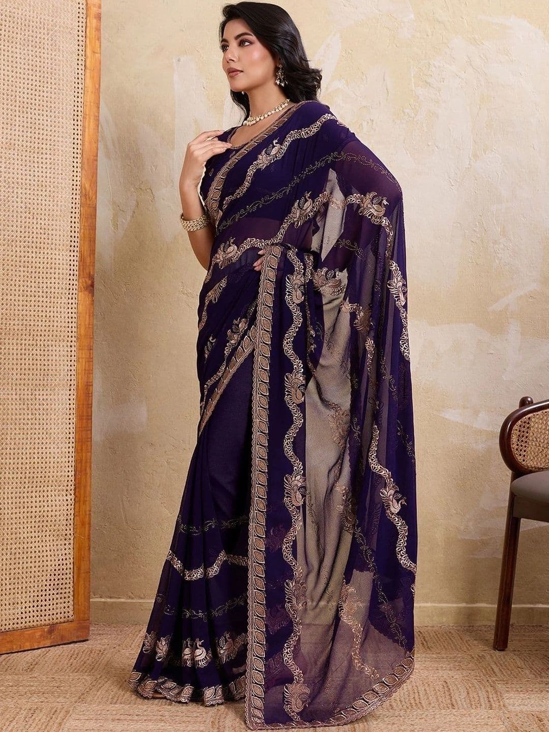 Leelavati Paisley Embroidered Pure Chiffon Saree thumbnail 3
