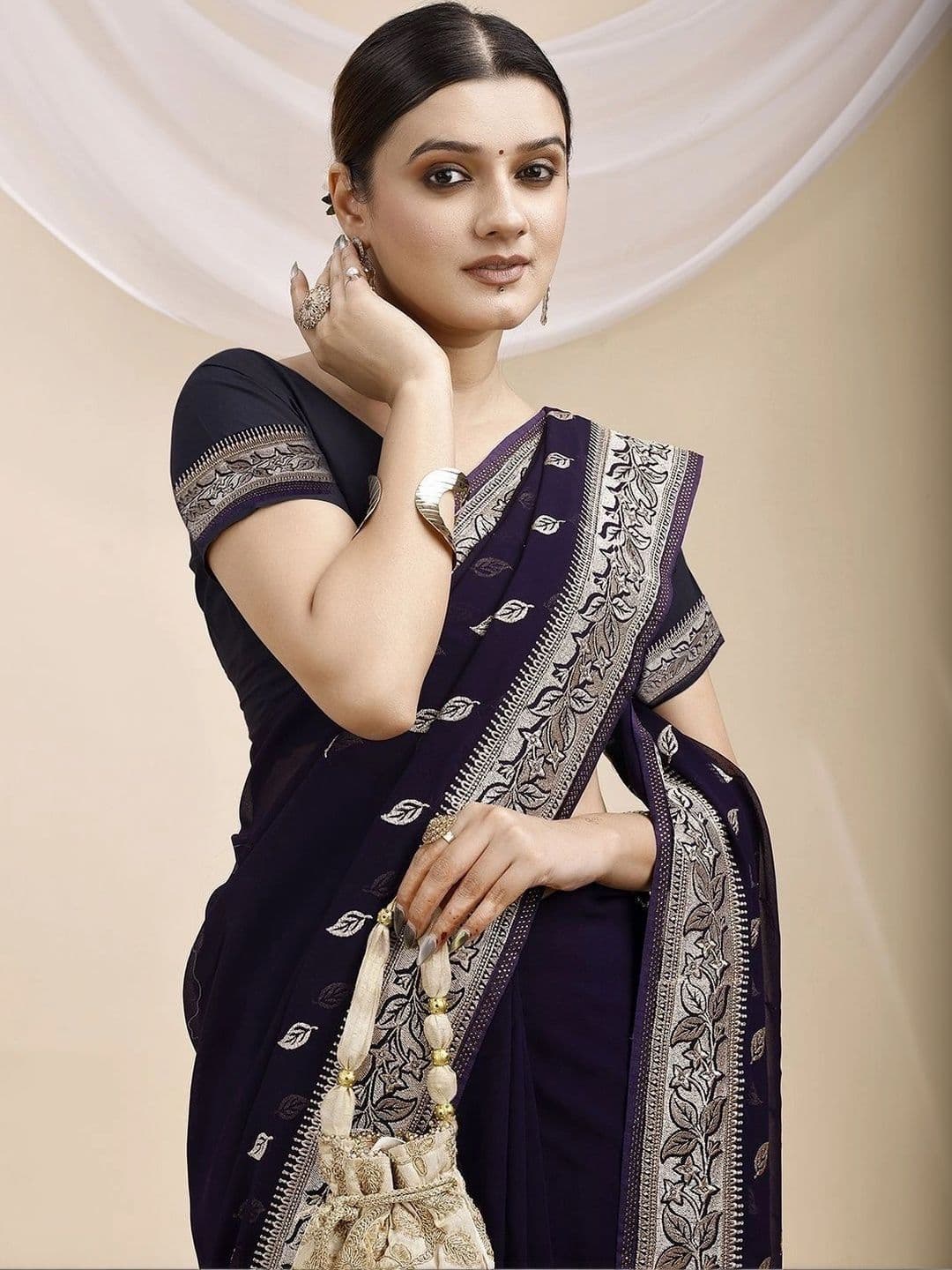 Leelavati Ethnic Motifs Embroidered Pure Georgette Saree thumbnail 2