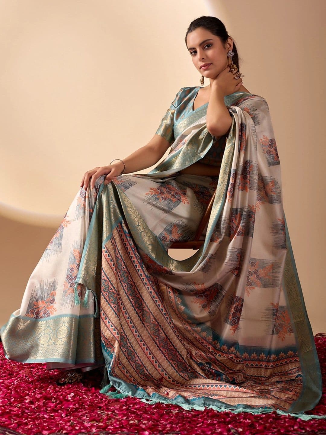LeeliPeeri Designer Floral Zari Silk Blend Designer Saree thumbnail 3