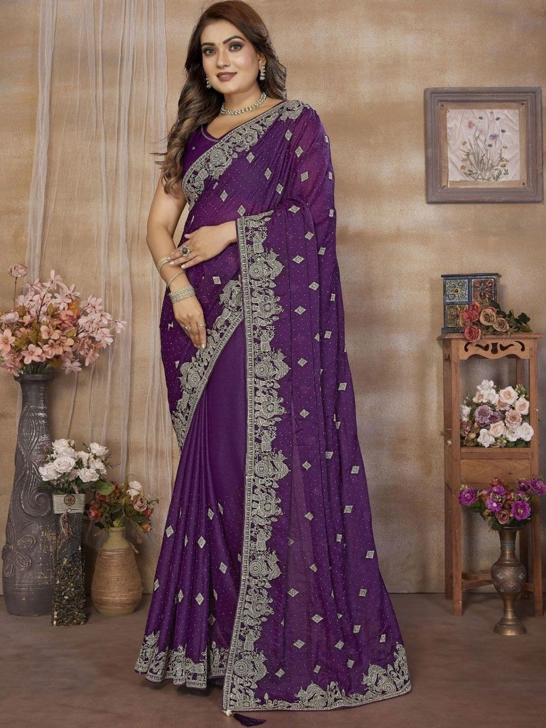 Leelavati Ethnic Motifs Embroidered Pure Georgette Saree thumbnail 4