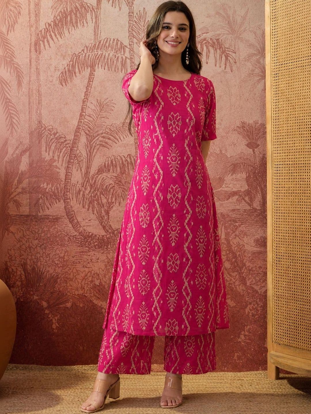 Sangria Women Printed Regular Kurta with Palazzos thumbnail 3