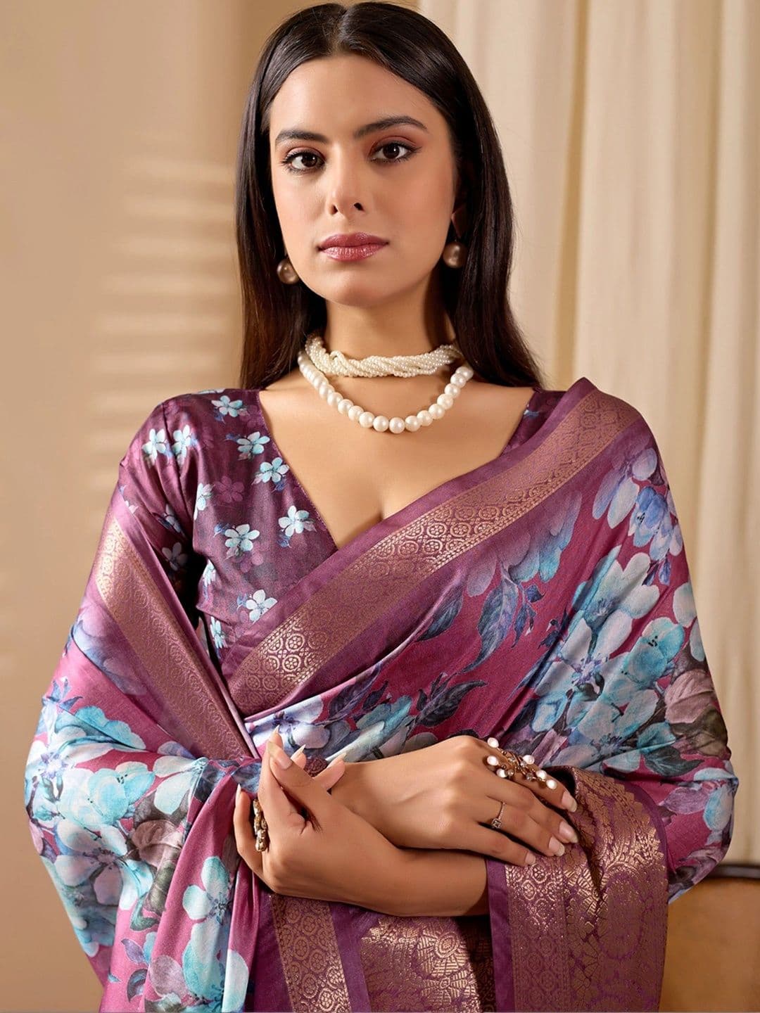 LeeliPeeri Designer Floral Zari Silk Blend Designer Saree thumbnail 3