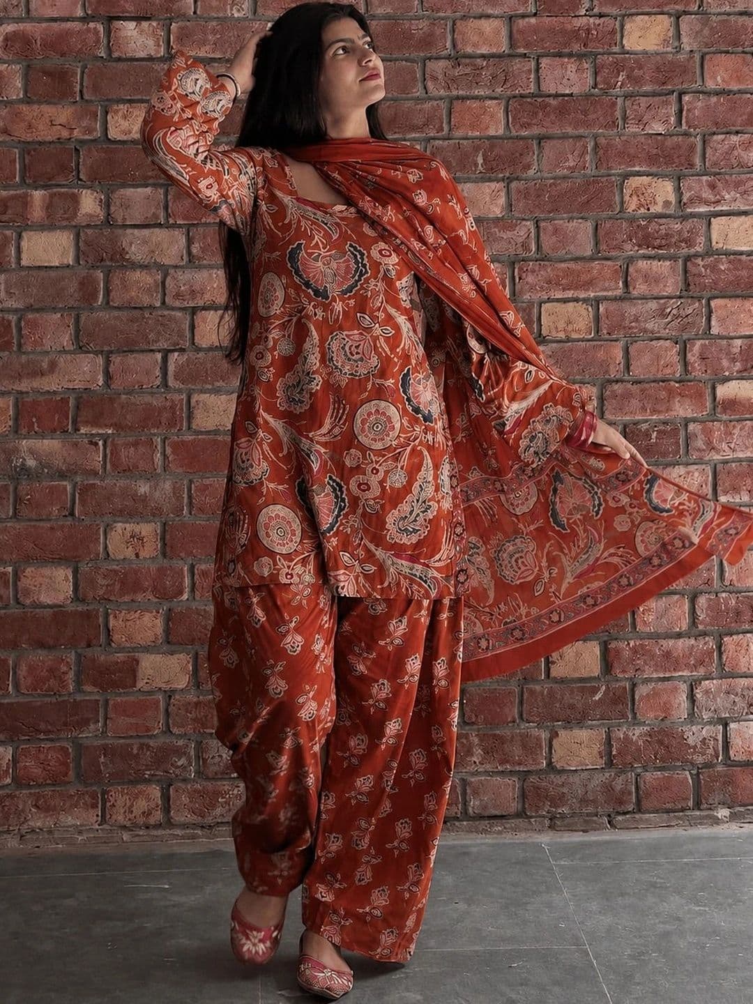 GoSriKi Women Floral Printed Regular Kurta with Patiala & With Dupatta - view 1
