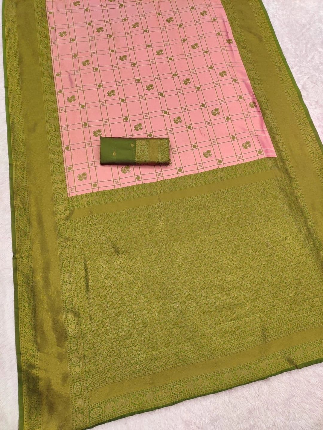 ERIKA Ethnic Motifs Zari Silk Blend Designer Kanjeevaram Saree thumbnail 3