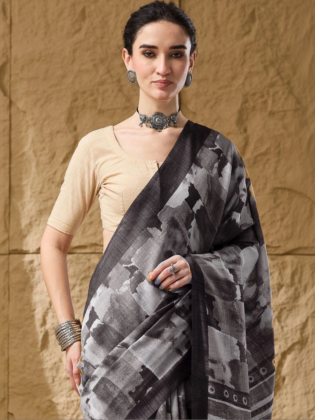 RACHNA Silk Blend Designer Ikat Saree thumbnail 3