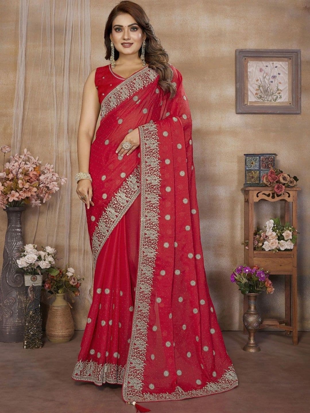 Leelavati Ethnic Motifs Embroidered Pure Georgette Saree thumbnail 4