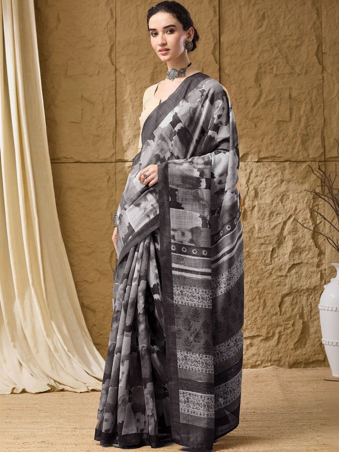 RACHNA Silk Blend Designer Ikat Saree thumbnail 4