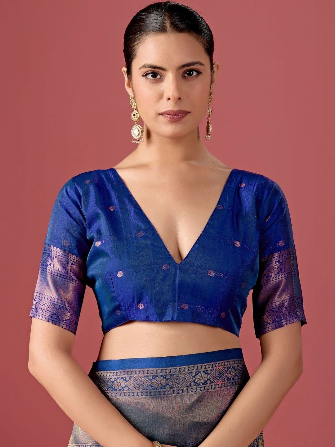 ERIKA Ethnic Motifs Zari Silk Blend Designer Kanjeevaram Saree thumbnail 5