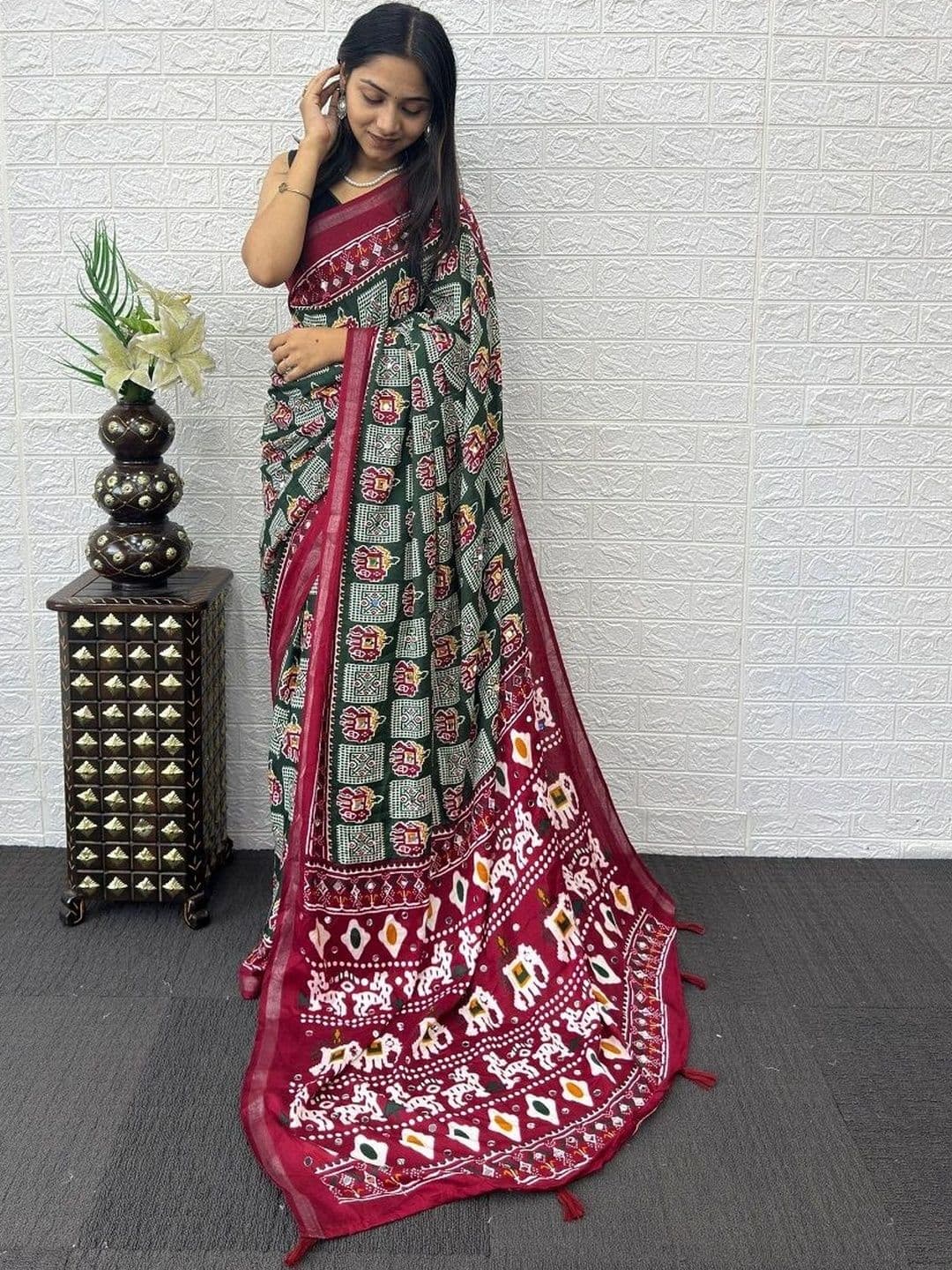 FABBRITY Embellished Mirror Work Pure Cotton Designer Saree thumbnail 5