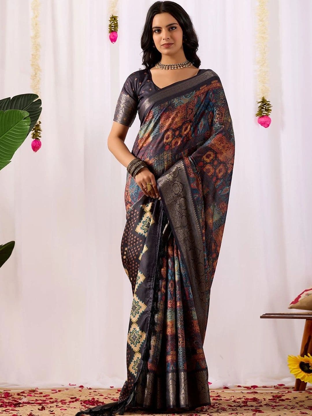 LeeliPeeri Designer Zari Silk Blend Designer Saree thumbnail 2