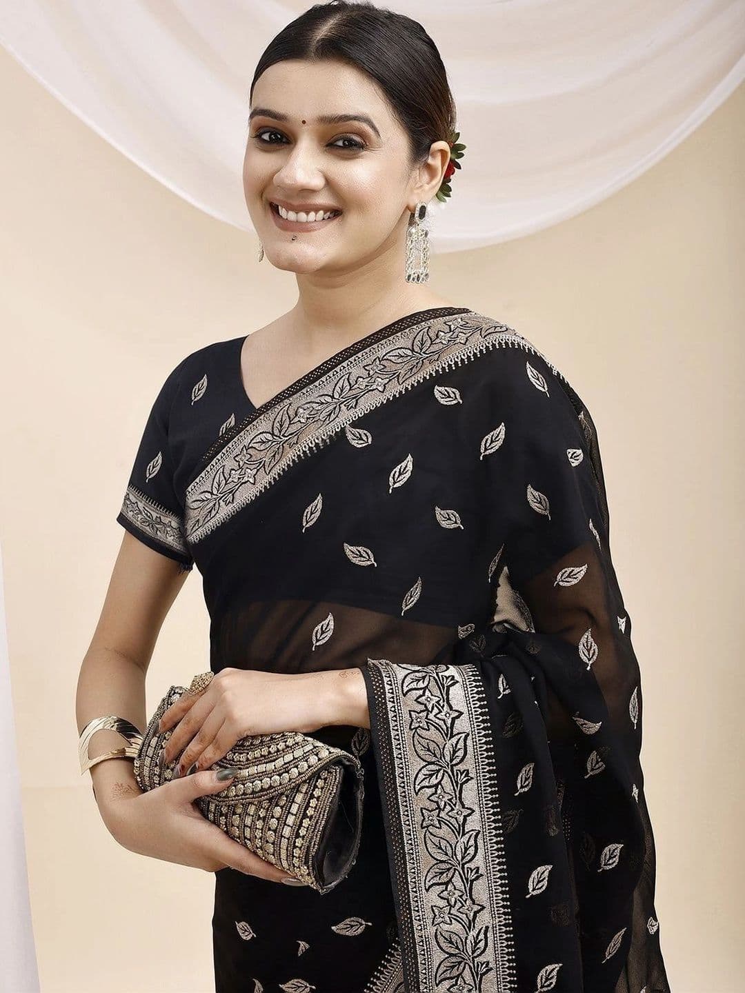 Leelavati Women Ethnic Motifs Printed Pure Georgette Saree thumbnail 5