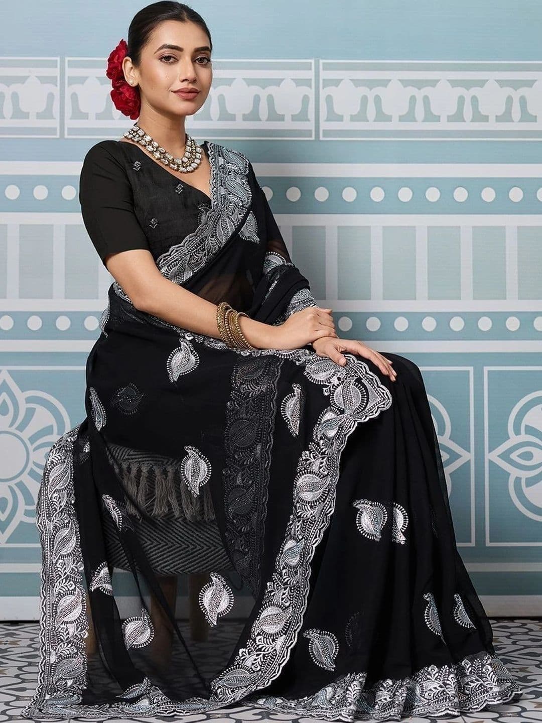 Leelavati Paisley Embroidered Pure Georgette Saree thumbnail 4