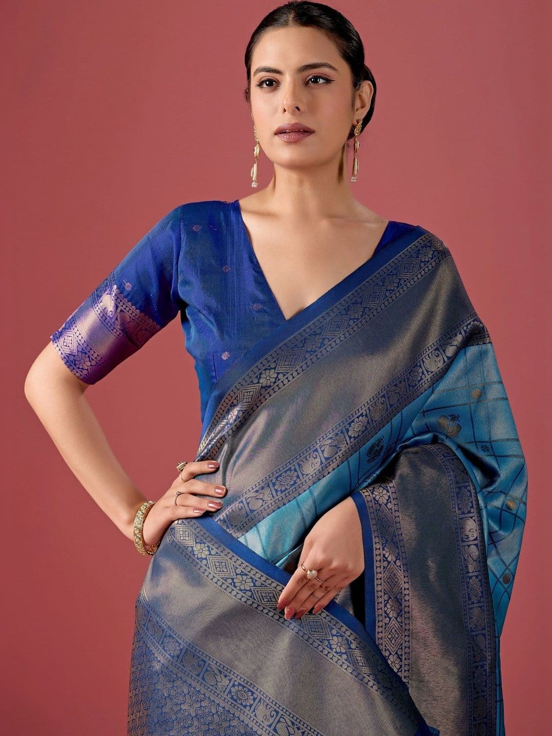 ERIKA Ethnic Motifs Zari Silk Blend Designer Kanjeevaram Saree thumbnail 7