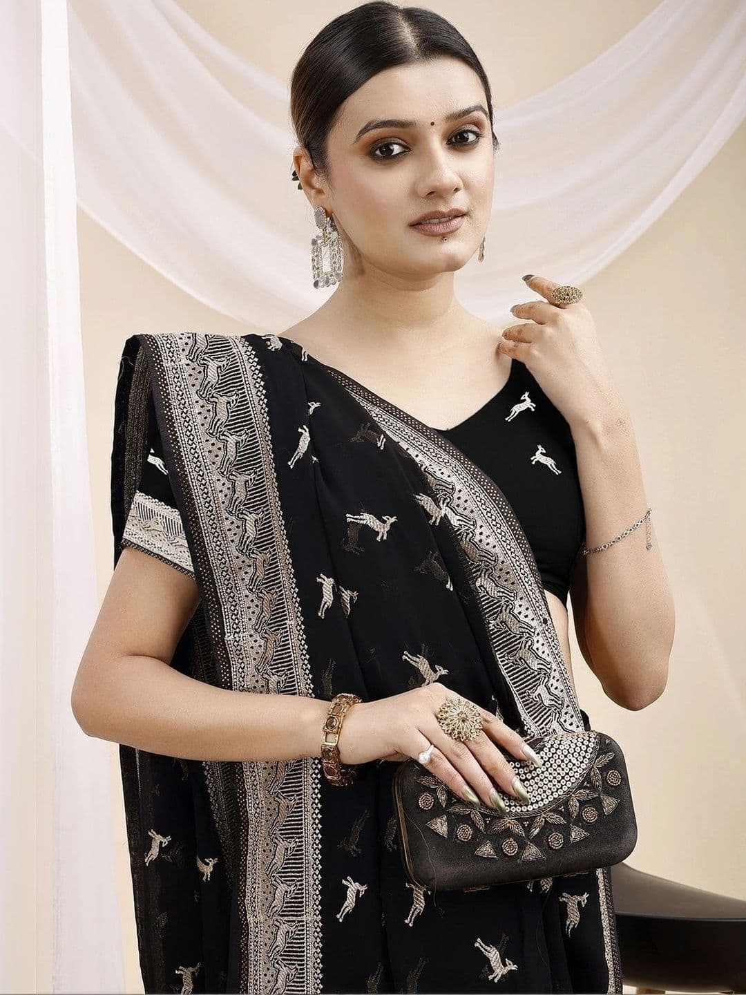 Leelavati Ethnic Motifs Embroidered Pure Georgette Saree thumbnail 2