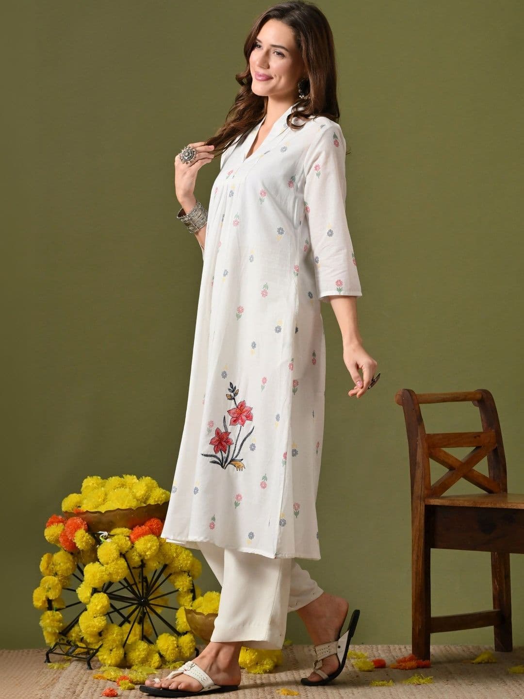 Anouk Rustic Women Floral Embroidered Thread Work Floral Kurta thumbnail 4