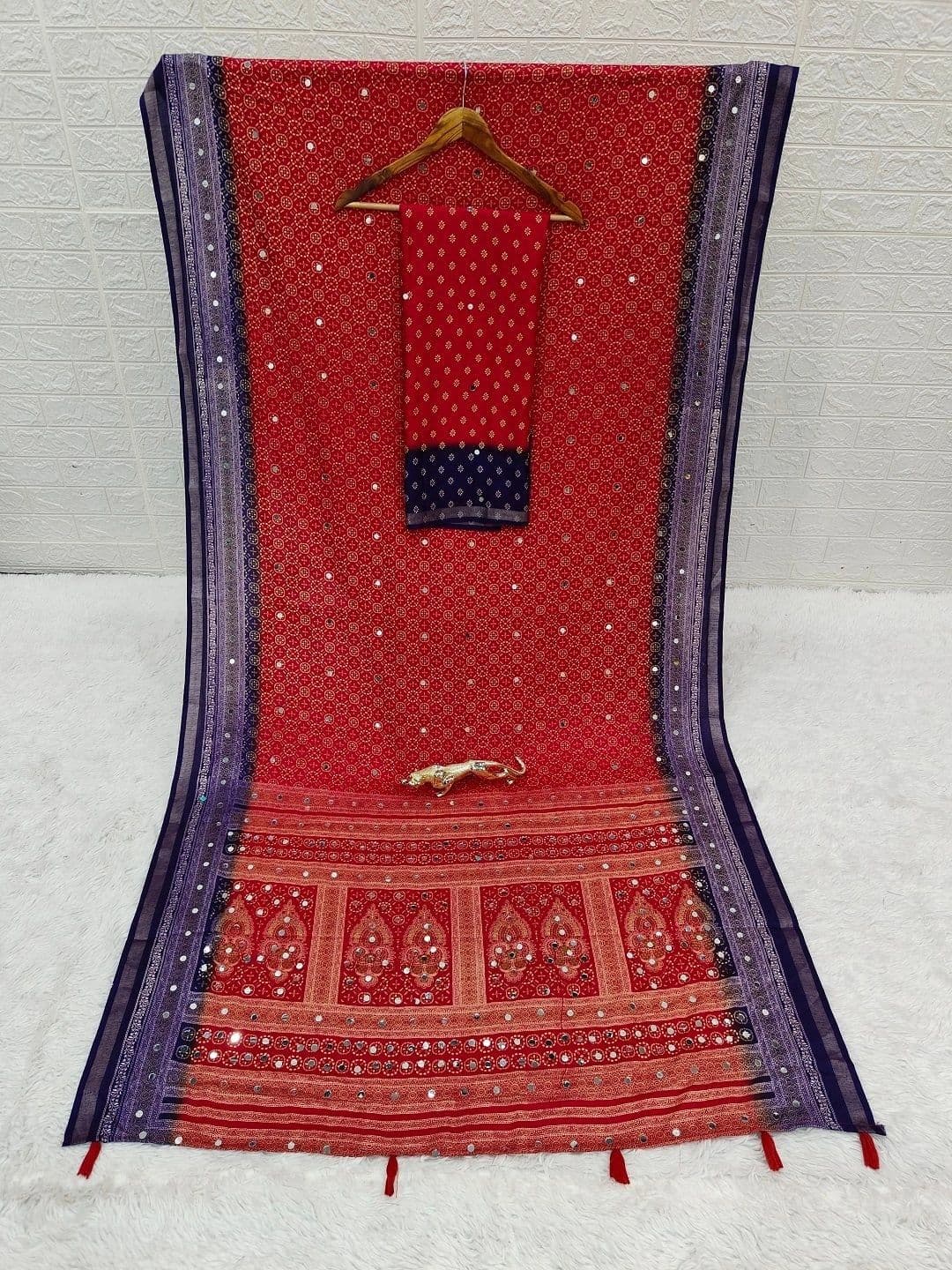 FABBRITY Bandhani Mirror Work Pure Cotton Designer Saree thumbnail 3