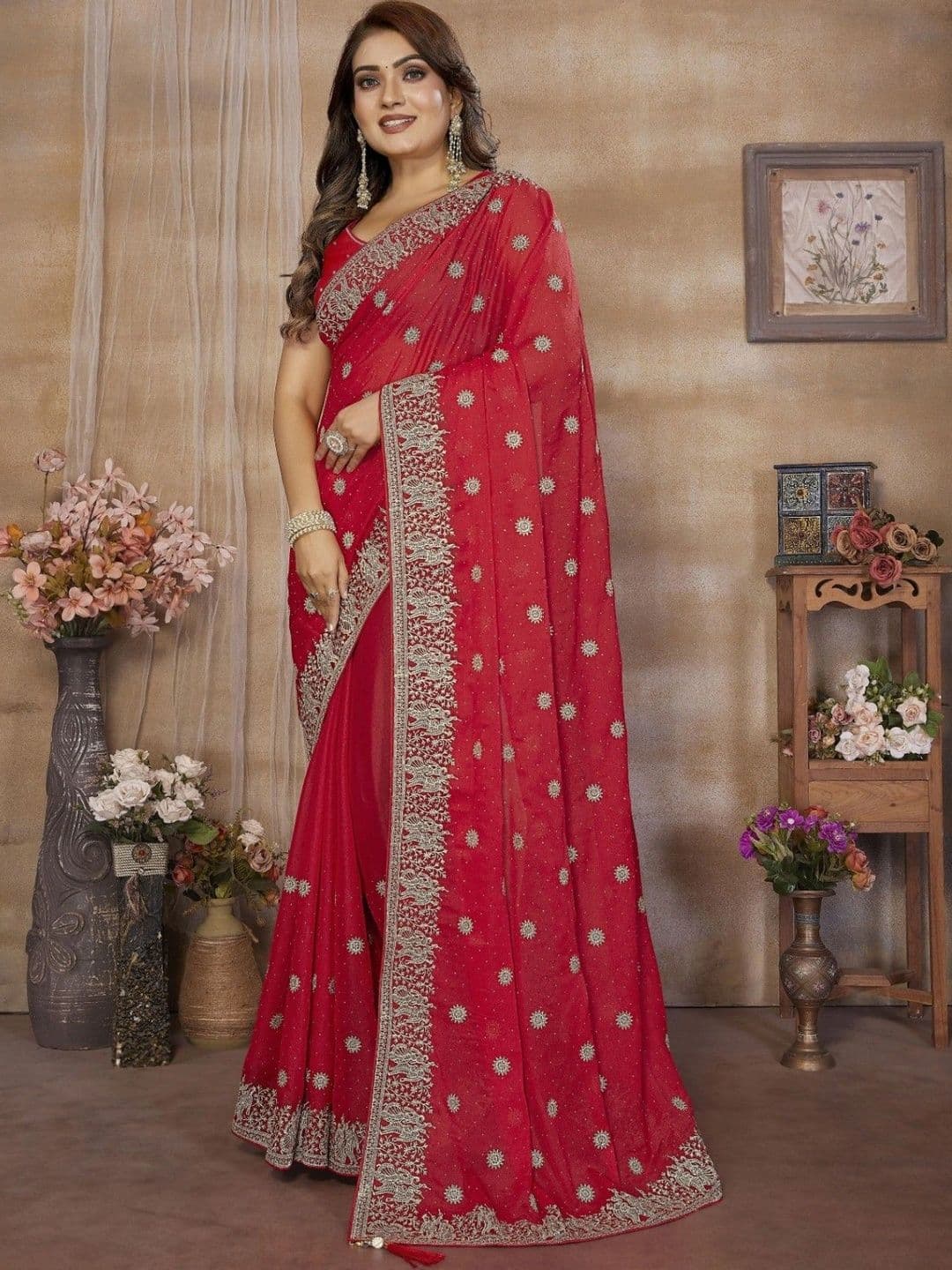 Leelavati Ethnic Motifs Embroidered Pure Georgette Saree thumbnail 5