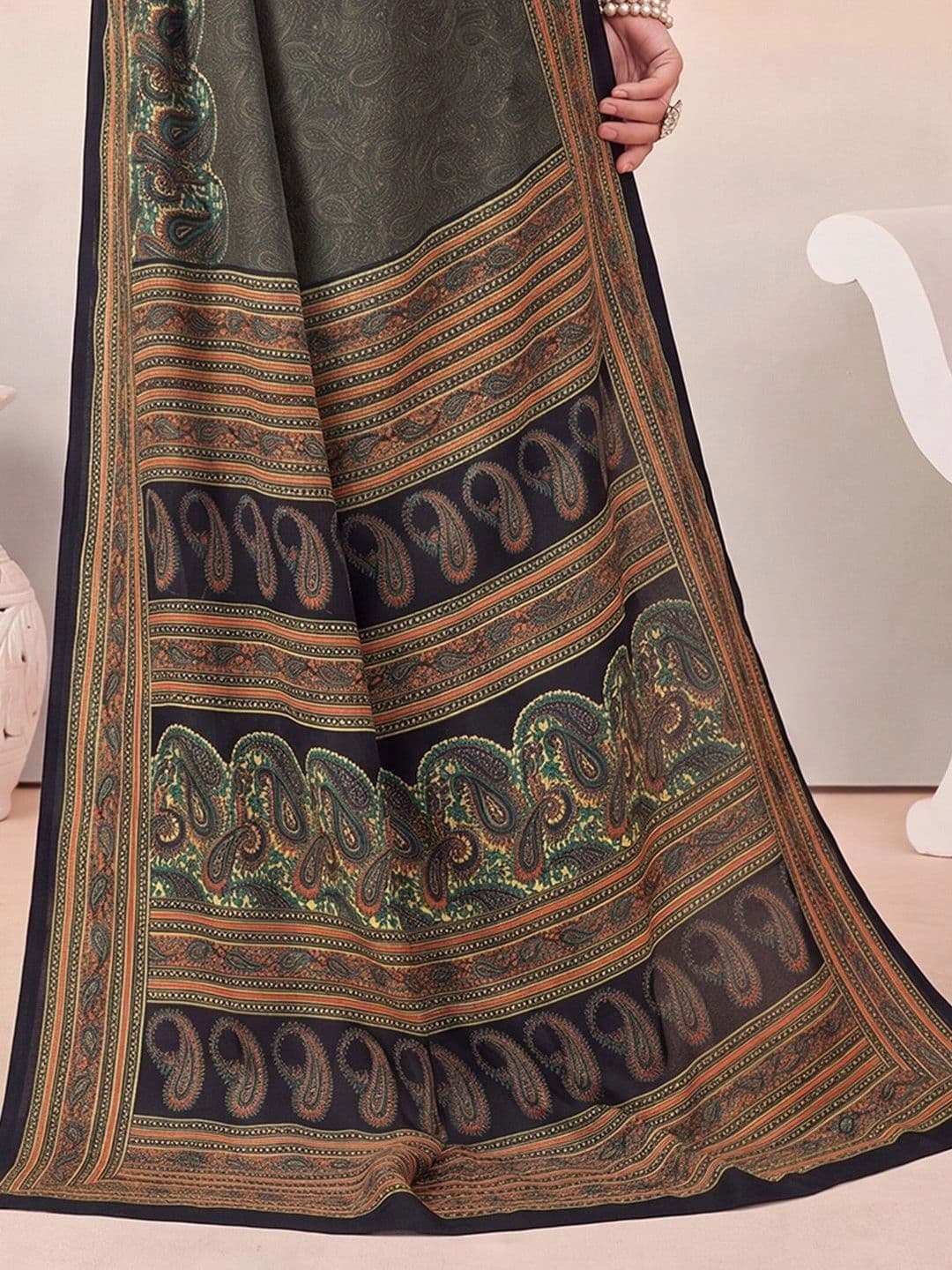 Anouk Paisley Poly Crepe Designer Saree thumbnail 2