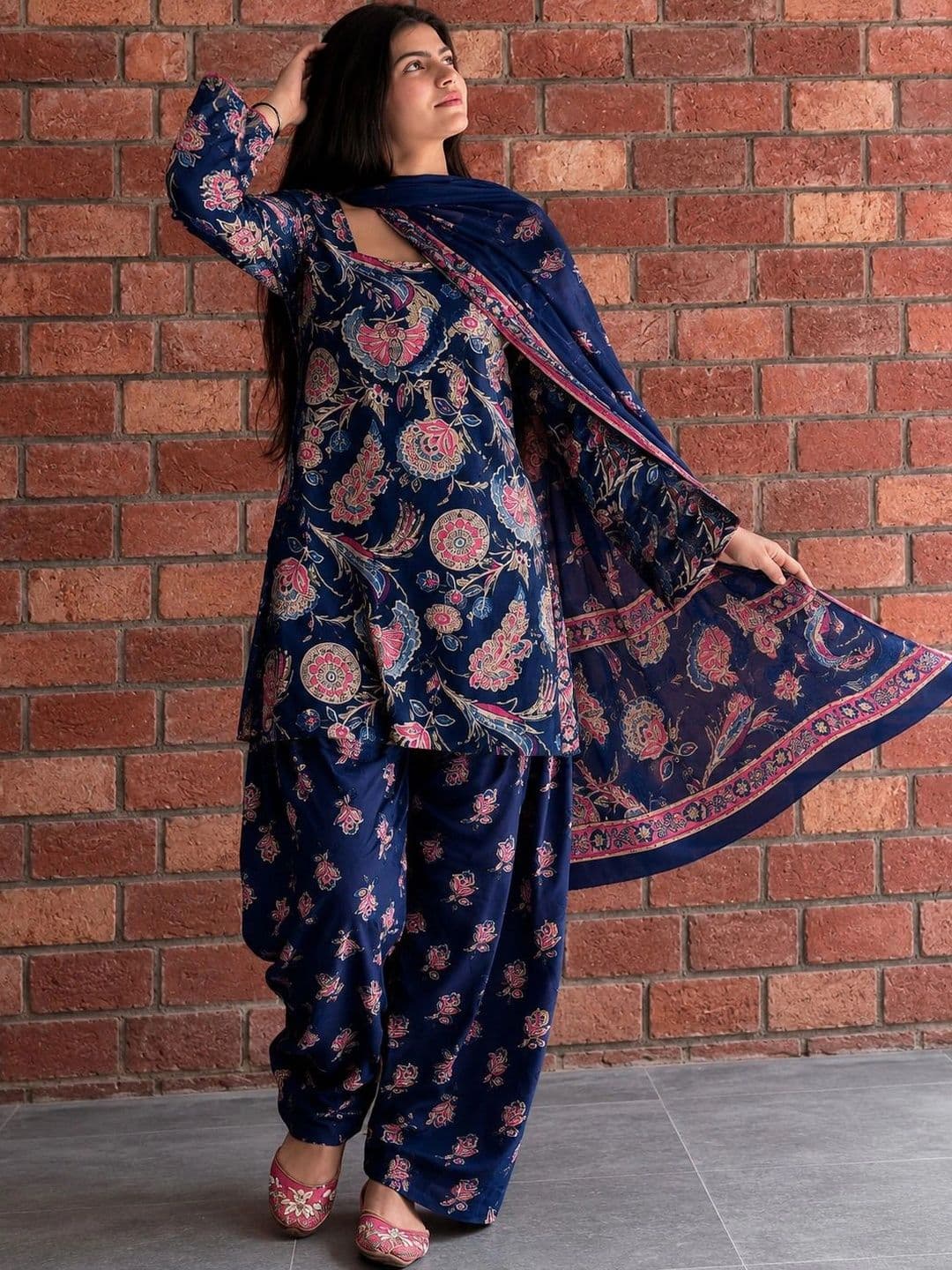 GoSriKi Women Floral Printed Regular Kurta with Patiala & With Dupatta - view 1